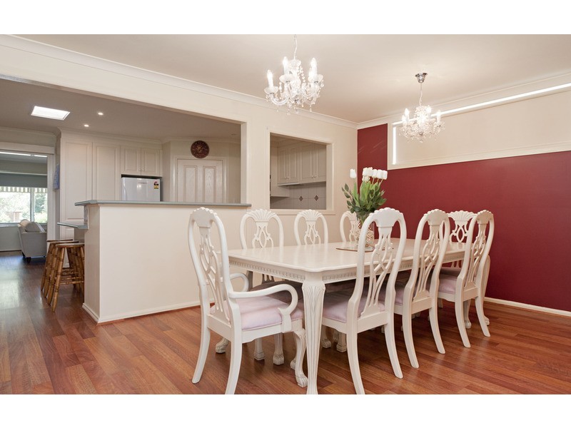 52 Longfellow Avenue, Mooroolbark VIC 3138