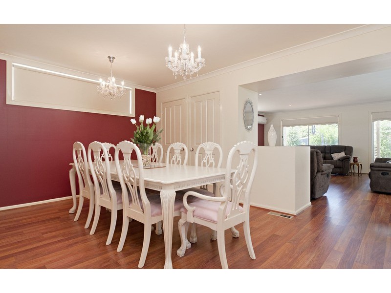 52 Longfellow Avenue, Mooroolbark VIC 3138