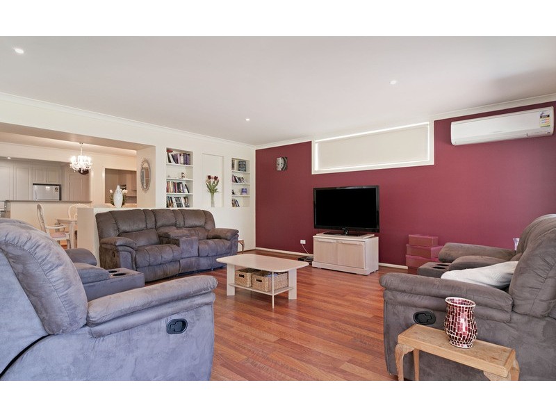 52 Longfellow Avenue, Mooroolbark VIC 3138