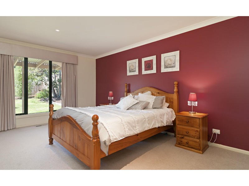 52 Longfellow Avenue, Mooroolbark VIC 3138