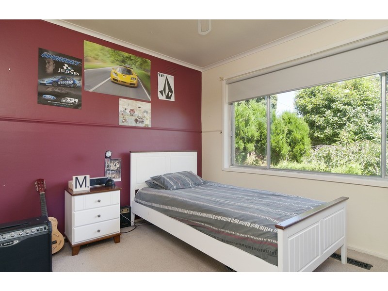 52 Longfellow Avenue, Mooroolbark VIC 3138