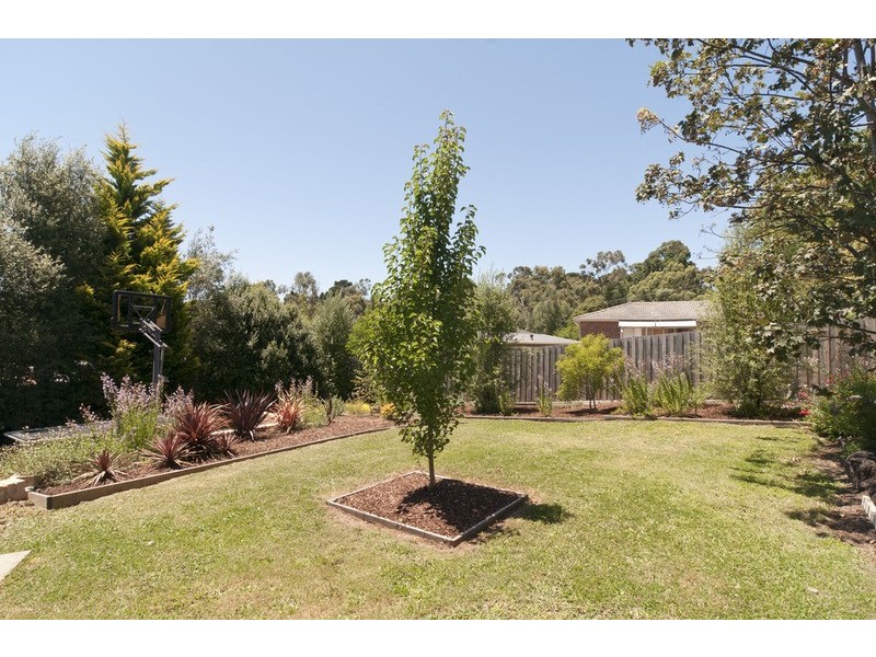 52 Longfellow Avenue, Mooroolbark VIC 3138