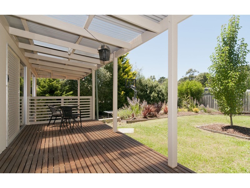 52 Longfellow Avenue, Mooroolbark VIC 3138