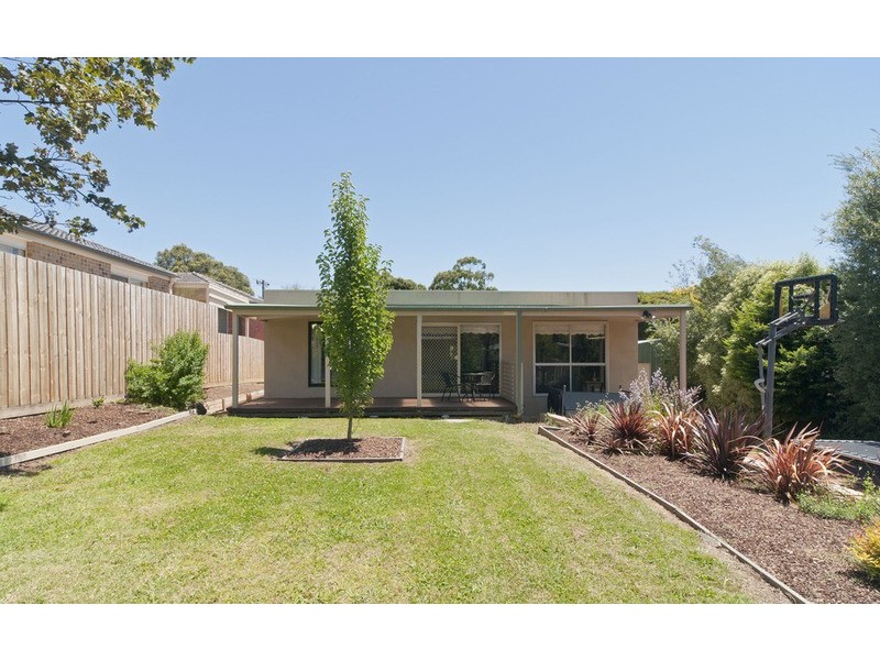 52 Longfellow Avenue, Mooroolbark VIC 3138