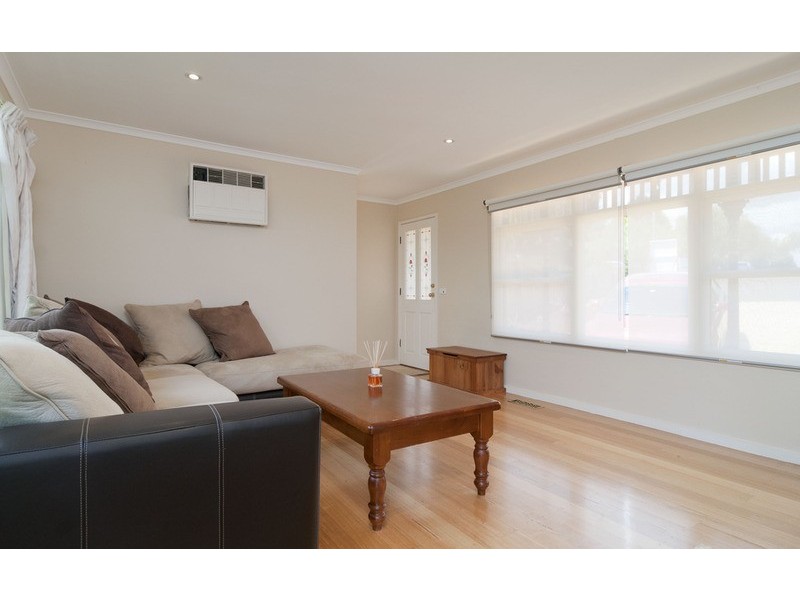 8 Wembley Close, Mooroolbark VIC 3138