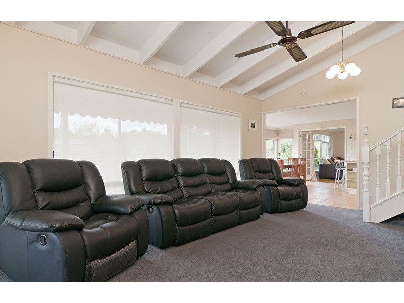 8 Wembley Close, Mooroolbark VIC 3138