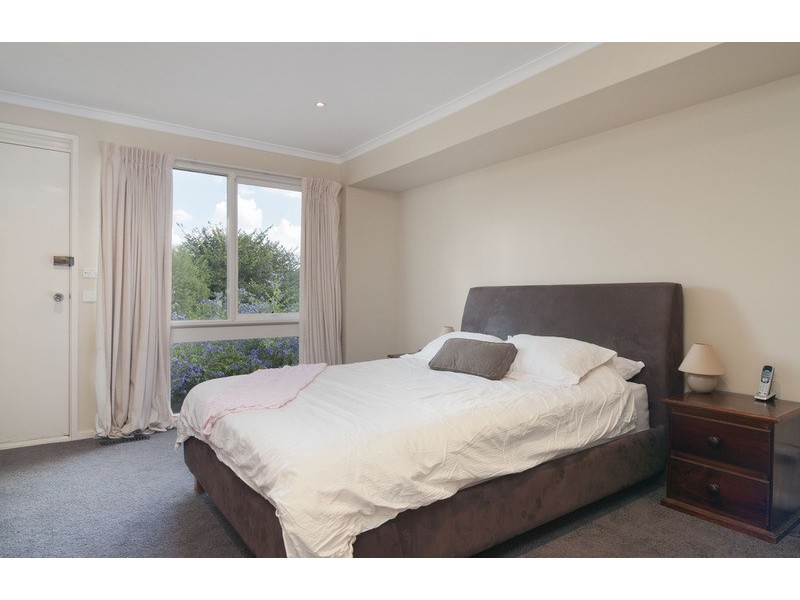 8 Wembley Close, Mooroolbark VIC 3138