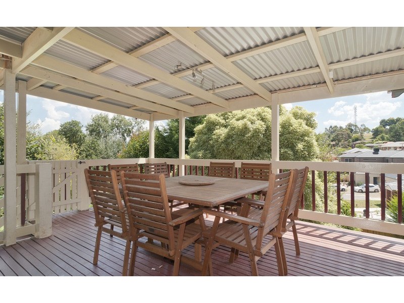 8 Wembley Close, Mooroolbark VIC 3138
