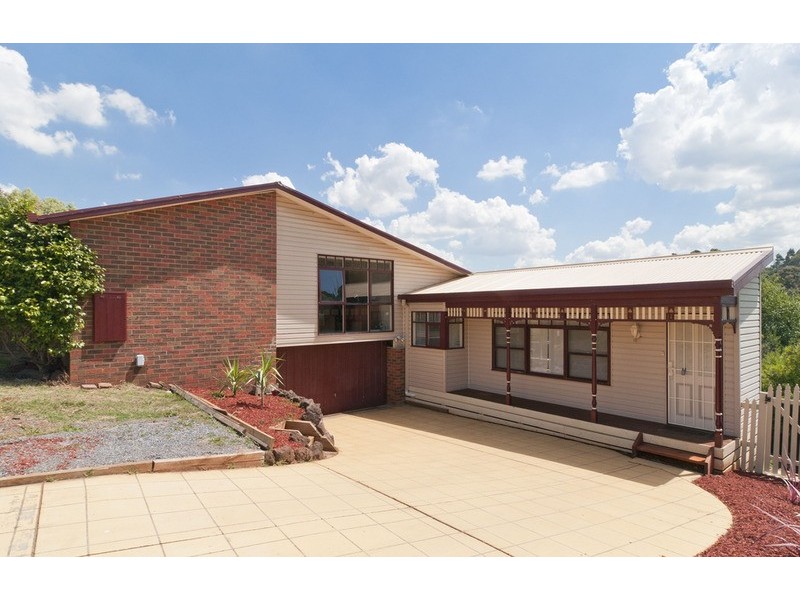 8 Wembley Close, Mooroolbark VIC 3138