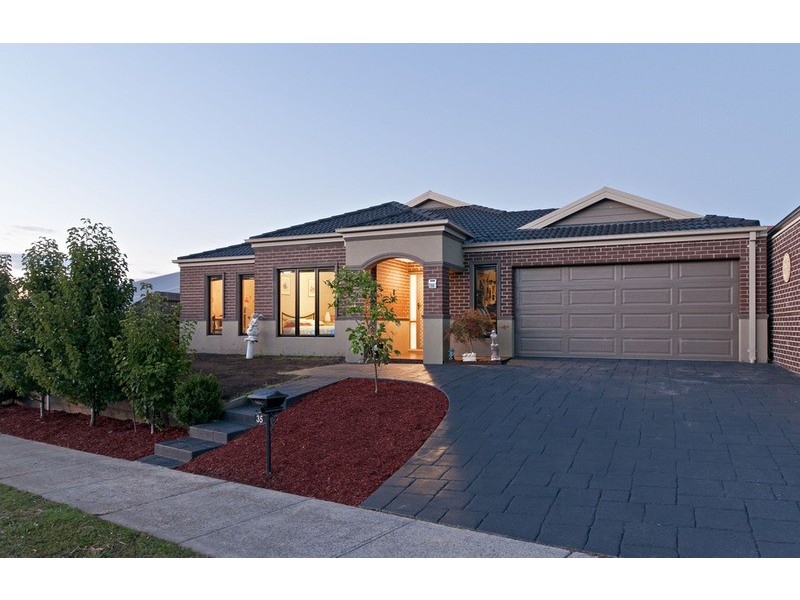 35 Larbert Road, Mooroolbark VIC 3138