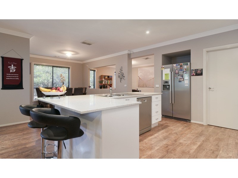 35 Larbert Road, Mooroolbark VIC 3138