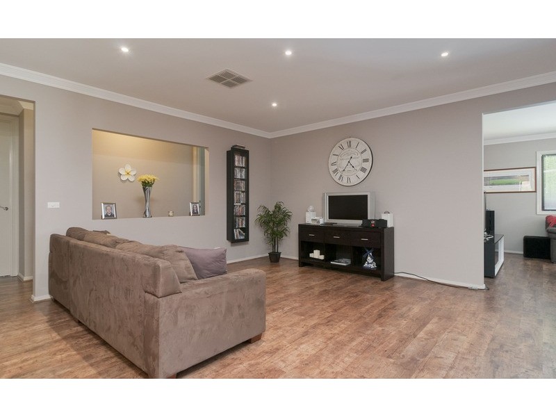 35 Larbert Road, Mooroolbark VIC 3138