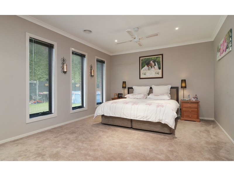 35 Larbert Road, Mooroolbark VIC 3138