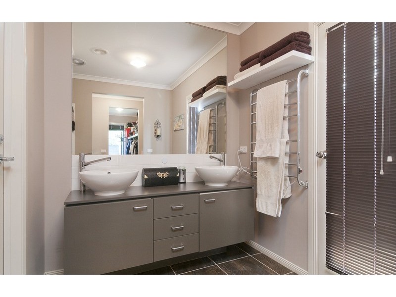 35 Larbert Road, Mooroolbark VIC 3138