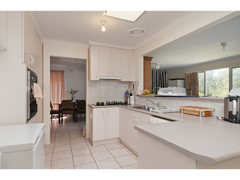 4 Nambour Drive, Mooroolbark VIC 3138