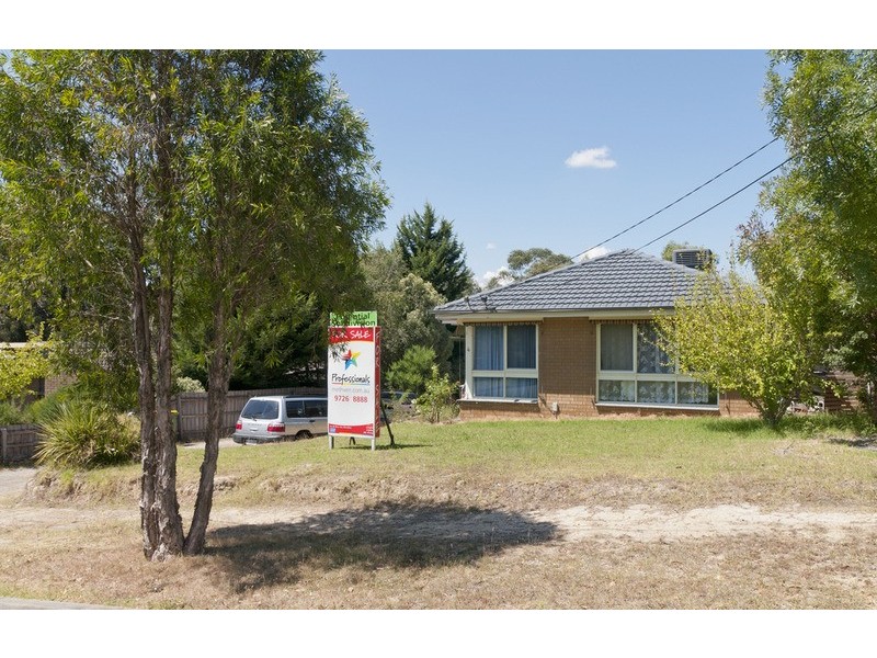 4 Nambour Drive, Mooroolbark VIC 3138