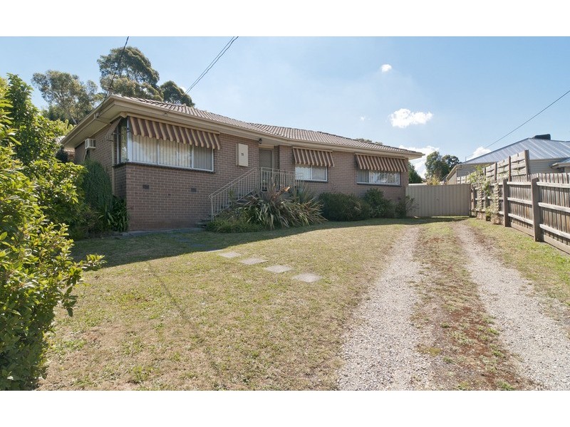 11 Lansell Road, Mooroolbark VIC 3138