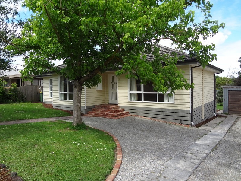 15 Kalimna Street, Mooroolbark VIC 3138