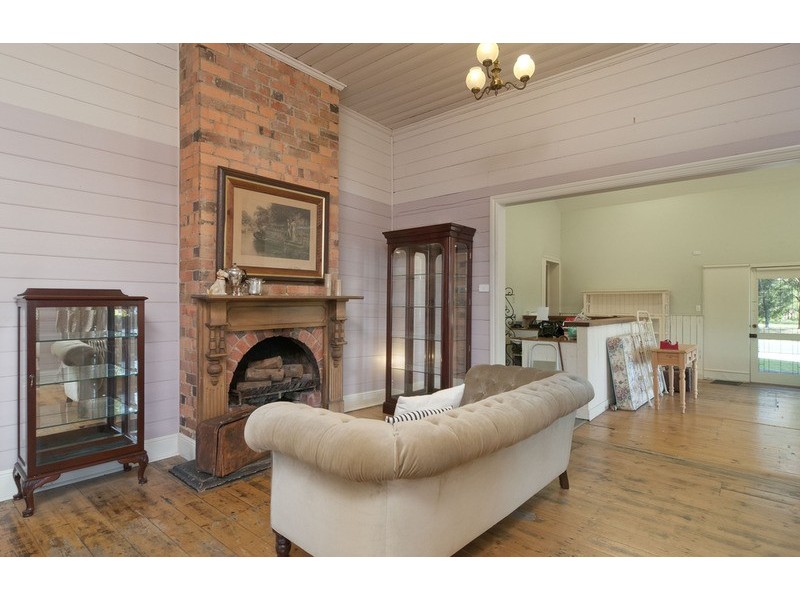 2 Beenak Road, Wandin North VIC 3139