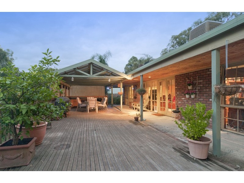 63 Johns Crescent, Mount Evelyn VIC 3796