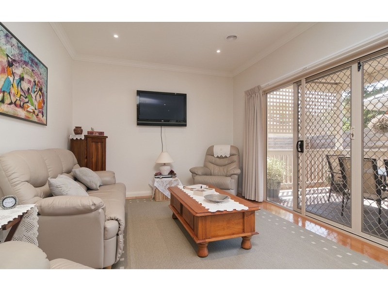 8 Greenville Street, Mooroolbark VIC 3138