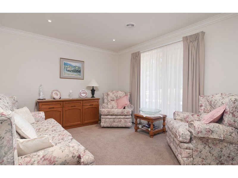 8 Greenville Street, Mooroolbark VIC 3138