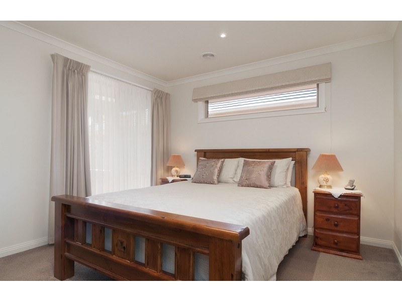 8 Greenville Street, Mooroolbark VIC 3138