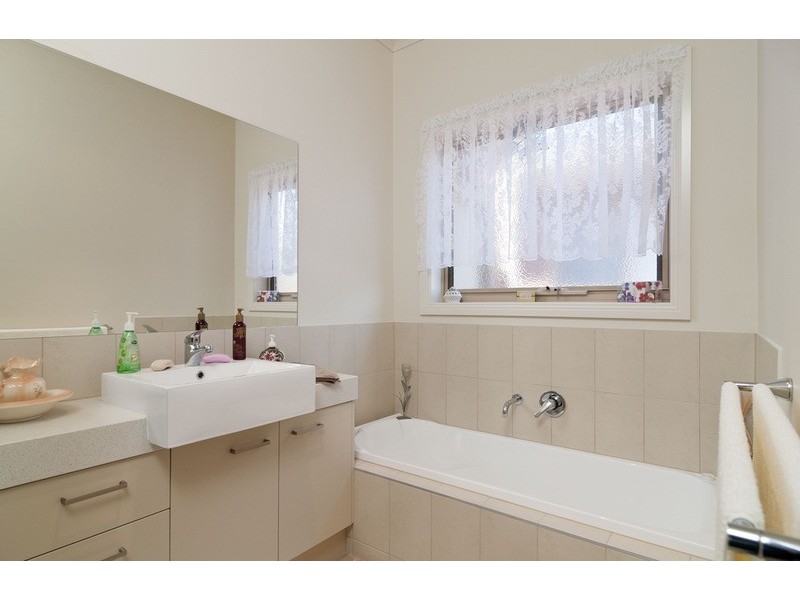 8 Greenville Street, Mooroolbark VIC 3138