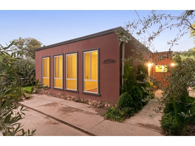 10 Bourbon  Street, Silvan VIC 3795
