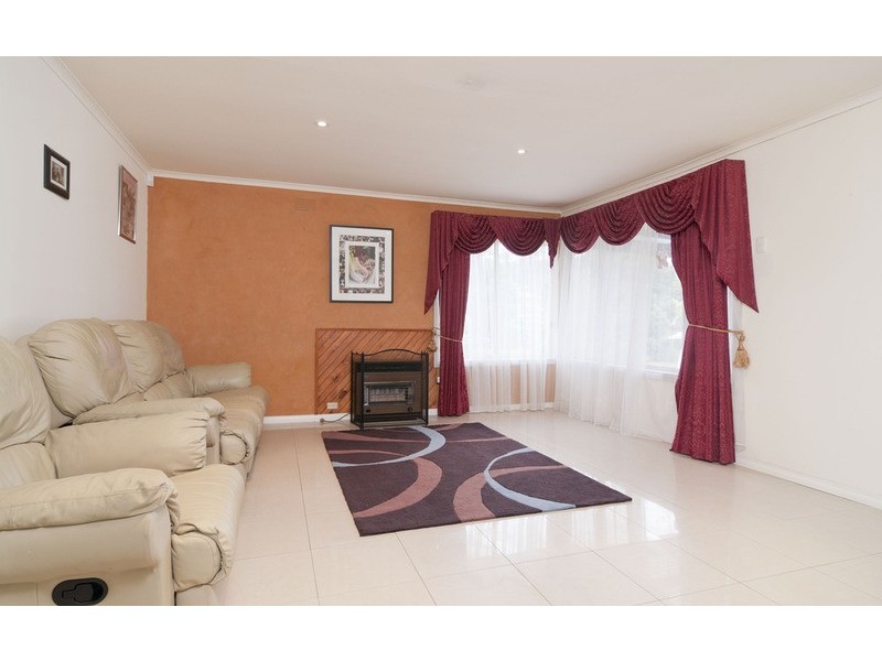 48 Croydondale Drive, Mooroolbark VIC 3138