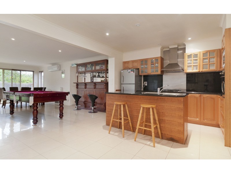 48 Croydondale Drive, Mooroolbark VIC 3138