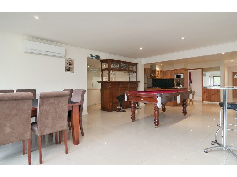 48 Croydondale Drive, Mooroolbark VIC 3138