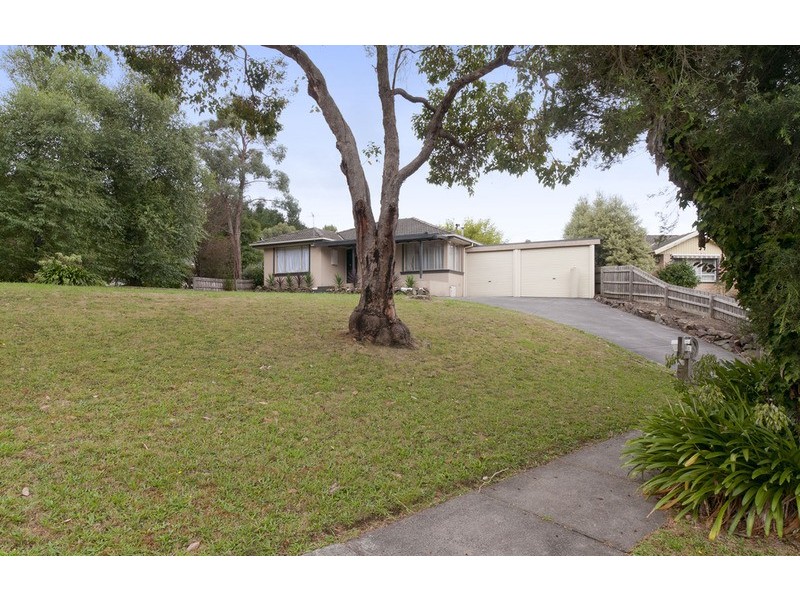 48 Croydondale Drive, Mooroolbark VIC 3138