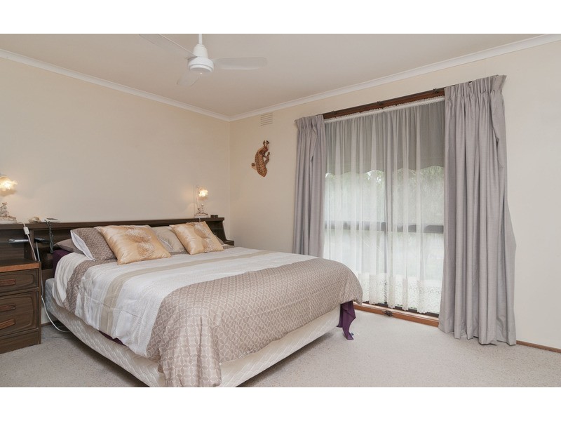 27 Grayling Crescent, Croydon VIC 3136