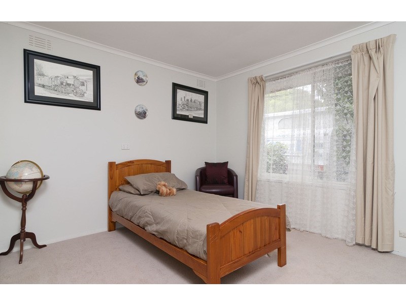 27 Grayling Crescent, Croydon VIC 3136