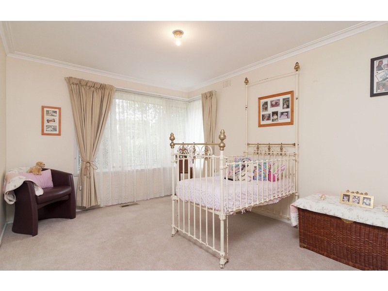27 Grayling Crescent, Croydon VIC 3136