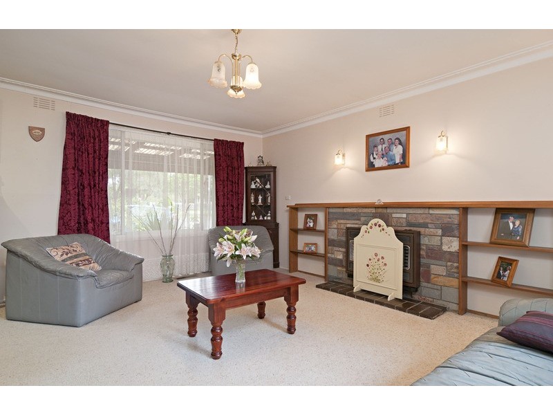 27 Grayling Crescent, Croydon VIC 3136