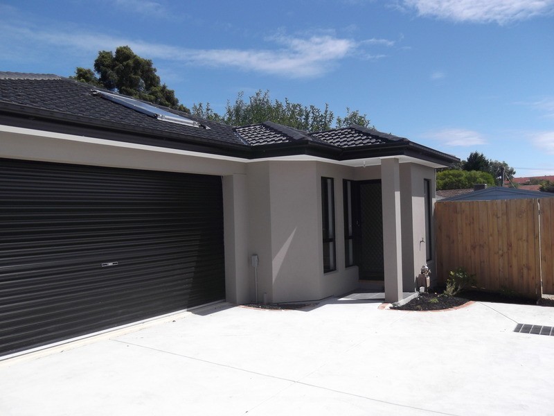 2/17 Kimberley Drive, Chirnside Park VIC 3116