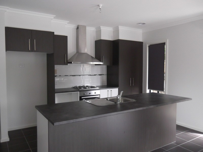 2/17 Kimberley Drive, Chirnside Park VIC 3116