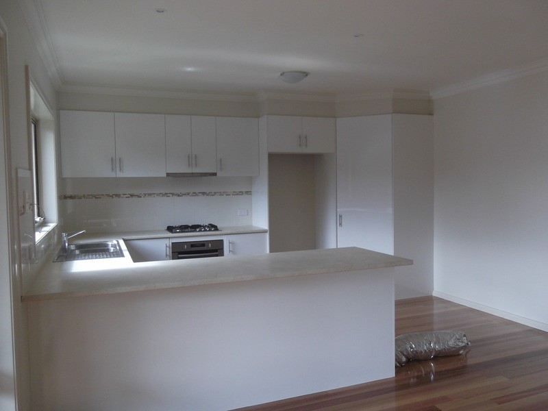 2/13 Railway Crescent, Croydon VIC 3136