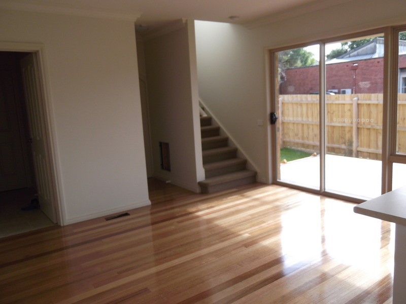 2/13 Railway Crescent, Croydon VIC 3136