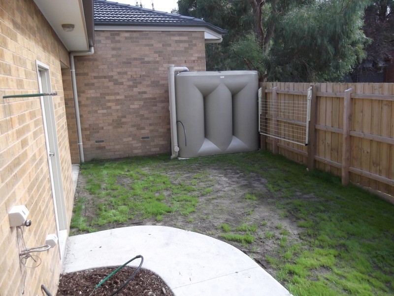2/13 Railway Crescent, Croydon VIC 3136