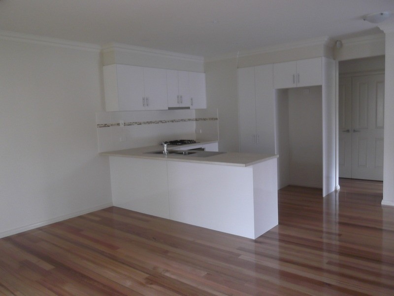 3/13 Railway  Crescent, Croydon VIC 3136