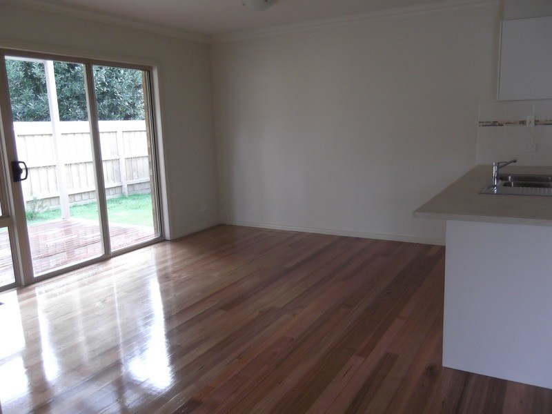 3/13 Railway  Crescent, Croydon VIC 3136
