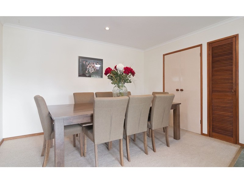 64 Zina Grove, Mooroolbark VIC 3138