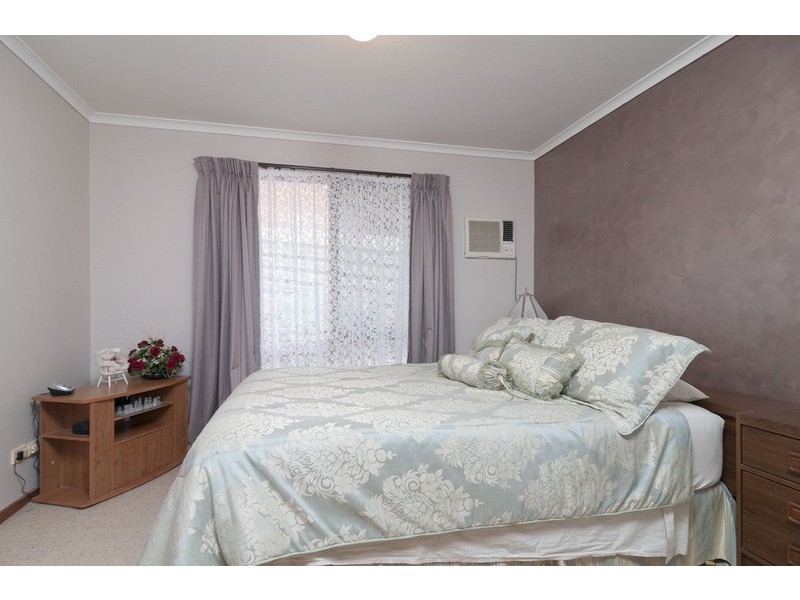 64 Zina Grove, Mooroolbark VIC 3138