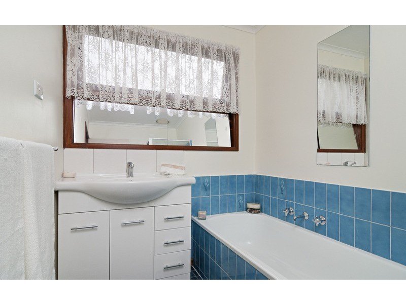 64 Zina Grove, Mooroolbark VIC 3138