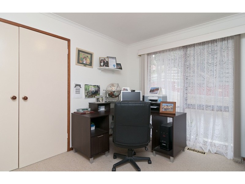 64 Zina Grove, Mooroolbark VIC 3138