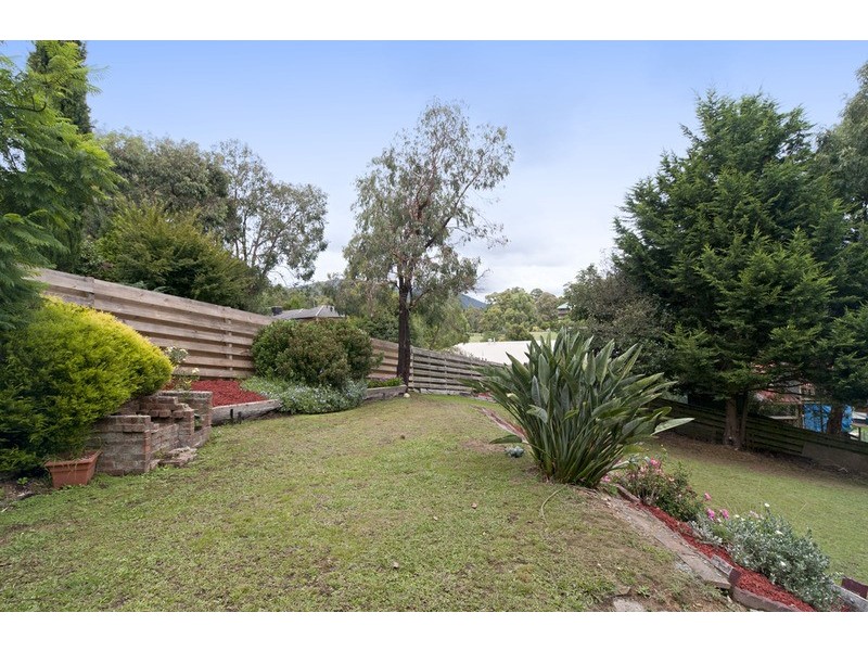 64 Zina Grove, Mooroolbark VIC 3138