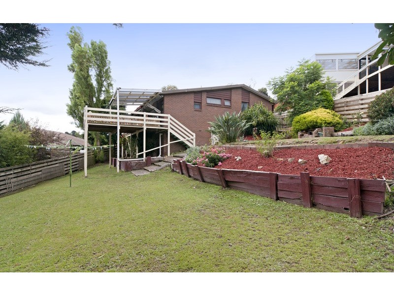 64 Zina Grove, Mooroolbark VIC 3138